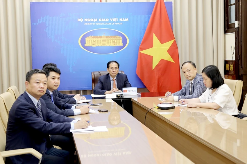 Bộ trưởng Bùi Thanh Sơn đề nghị quốc tế cần quan tâm tăng cường hỗ trợ cho các nước đang phát triển. Ảnh: TG&VN. Bộ trưởng Bùi Thanh Sơn đề nghị quốc tế cần quan tâm tăng cường hỗ trợ cho các nước đang phát triển. Ảnh: TG&VN.