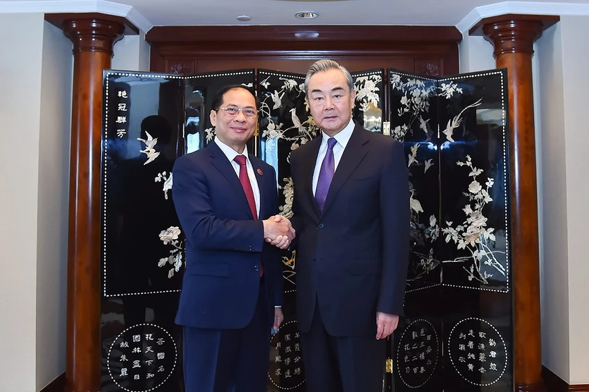 Tại cuộc gặp, hai bên đánh giá cao, bày tỏ vui mừng trước những bước phát triển tích cực trong quan hệ Việt Nam - Trung Quốc thời gian qua. Ảnh: BNG.