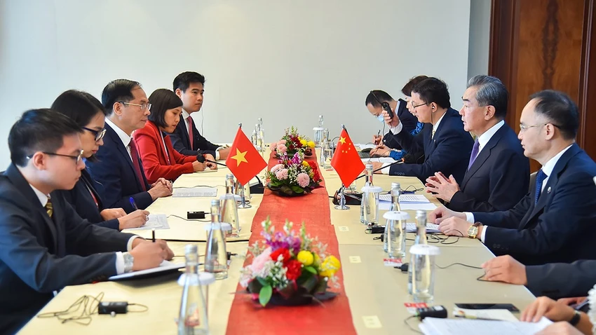 Hai bên nhất trí sẽ thực hiện tốt các thỏa thuận và nhận thức chung cấp cao, kiểm soát và xử lý thỏa đáng bất đồng. Ảnh: BNG.