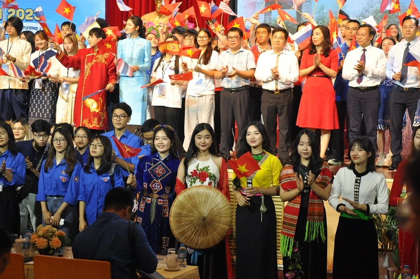 Trại hè đã trở thành vòng tay kết nối của nhiều thế hệ thanh niên Việt Nam ở nước ngoài. Ảnh: MINH QUÂN/TGVN Trại hè đã trở thành vòng tay kết nối của nhiều thế hệ thanh niên Việt Nam ở nước ngoài. Ảnh: MINH QUÂN/TGVN