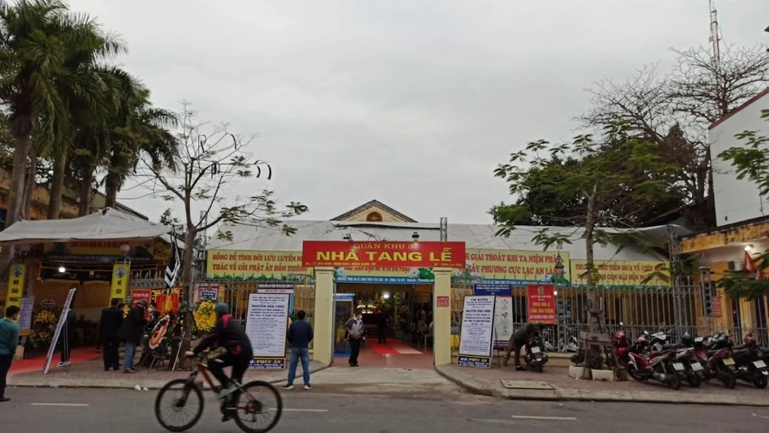 Nhà tang lễ Quân khu 3 (số 12 Bến Bính, Hồng Bàng, Hải Phòng). Ảnh: Hungnguyenthe Nhà tang lễ Quân khu 3 (số 12 Bến Bính, Hồng Bàng, Hải Phòng). Ảnh: Hungnguyenthe