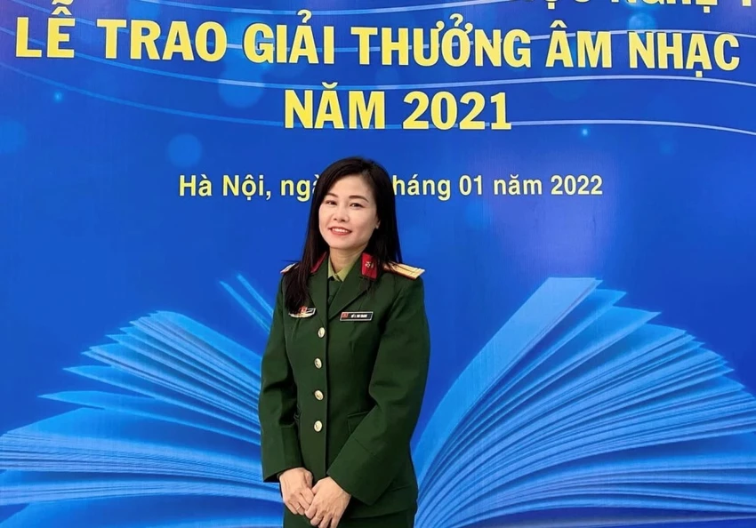 Tác giả của ca khúc, Trung tá Hồ Thu Trang. Ảnh: NVCC. Tác giả của ca khúc, Trung tá Hồ Thu Trang. Ảnh: NVCC.