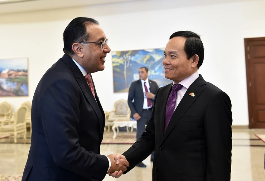 Phó Thủ tướng Chính phủ Trần Lưu Quang và Thủ tướng Ai Cập Mostafa Madbouly. Ảnh: BNG.
