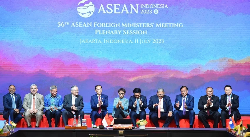 Bộ trưởng Ngoại giao Bùi Thanh Sơn tham dự Hội nghị Bộ trưởng ASEAN lần thứ 56 tại Jakarta, Indonesia tháng 7-2023. Ảnh: TG&VN Bộ trưởng Ngoại giao Bùi Thanh Sơn tham dự Hội nghị Bộ trưởng ASEAN lần thứ 56 tại Jakarta, Indonesia tháng 7-2023. Ảnh: TG&VN