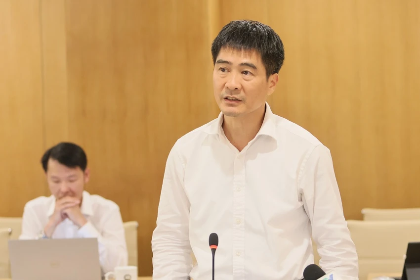 Ông Nguyễn Phong Nhã - Phó cục trưởng Cục Viễn thông trả lời câu hỏi của báo chí. Ông Nguyễn Phong Nhã - Phó cục trưởng Cục Viễn thông trả lời câu hỏi của báo chí.