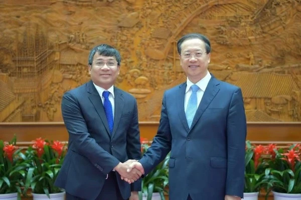 Thứ trưởng Thường trực Bộ Ngoại giao Nguyễn Minh Vũ hội kiến Thứ trưởng Thường trực Bộ Ngoại giao Trung Quốc Mã Triều Húc. Thứ trưởng Thường trực Bộ Ngoại giao Nguyễn Minh Vũ hội kiến Thứ trưởng Thường trực Bộ Ngoại giao Trung Quốc Mã Triều Húc.