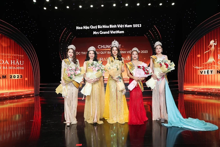 Hoa hậu và các Á hậu cuộc thi. Ảnh: VŨ TOÀN. Hoa hậu và các Á hậu cuộc thi. Ảnh: VŨ TOÀN.