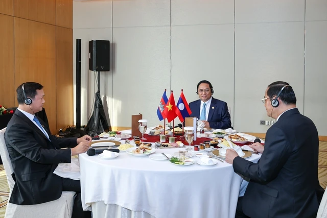 Thủ tướng Chính phủ Phạm Minh Chính đã có cuộc ăn sáng làm việc với Thủ tướng CHDCND Lào Sonexay Siphandone và Thủ tướng Vương quốc Campuchia Hun Manet. Ảnh: VGP