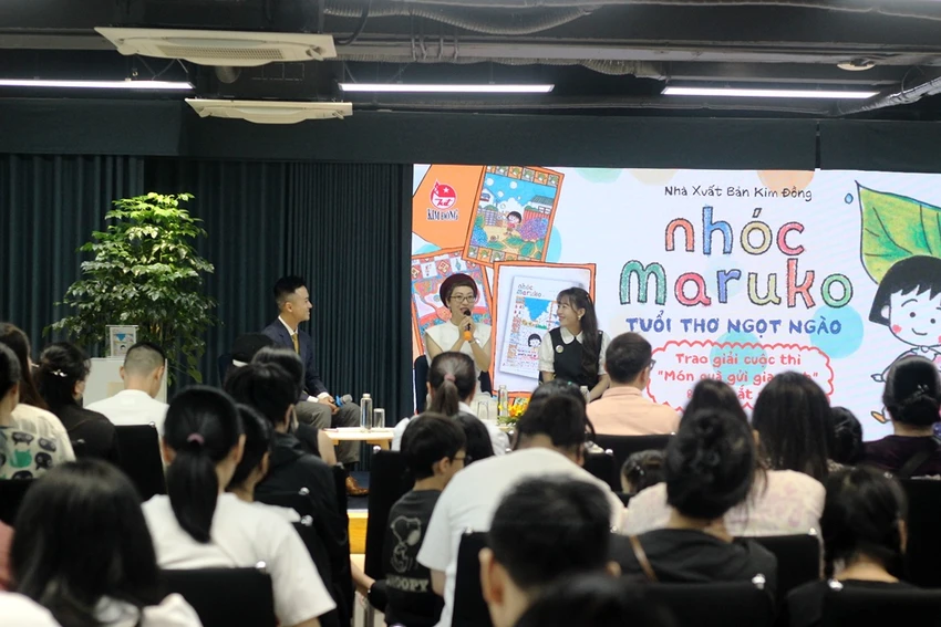 Food blogger Phan Anh (Esheep) và BTV Diệp Chi chia sẻ kỷ niệm của mình với 'Nhóc Maruko'. Ảnh: VT. Food blogger Phan Anh (Esheep) và BTV Diệp Chi chia sẻ kỷ niệm của mình với 'Nhóc Maruko'. Ảnh: VT.