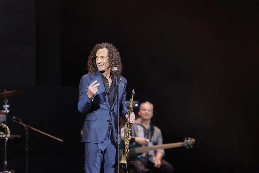 man-giao-luu-bang-tieng-viet-cua-kenny-g-khien-khan-gia-thich-thu.JPG