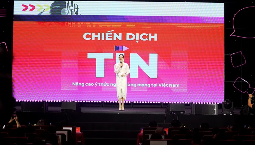 hoa-hau-luong-thuy-linh-chia-se-cach-kiem-tra-tin-gia-.JPG