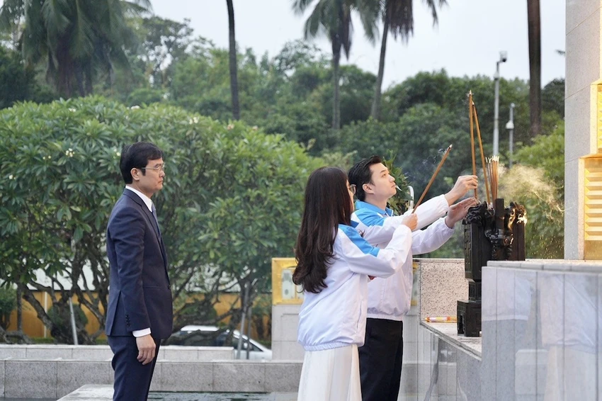 chu-tich-nuoc-vo-van-thuong-du-dai-hoi-hoi-sinh-vien-viet-nam-toan-quoc-5461.jpg
