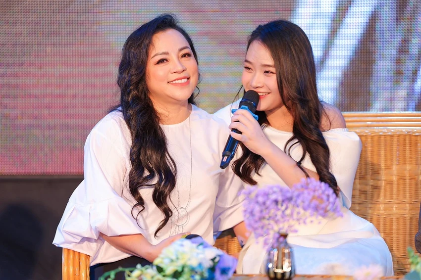 giong-ca-18-tuoi-mo-coi-bo-ra-mv-dau-tay-nho-cha-day-xuc-dong-1.jpg