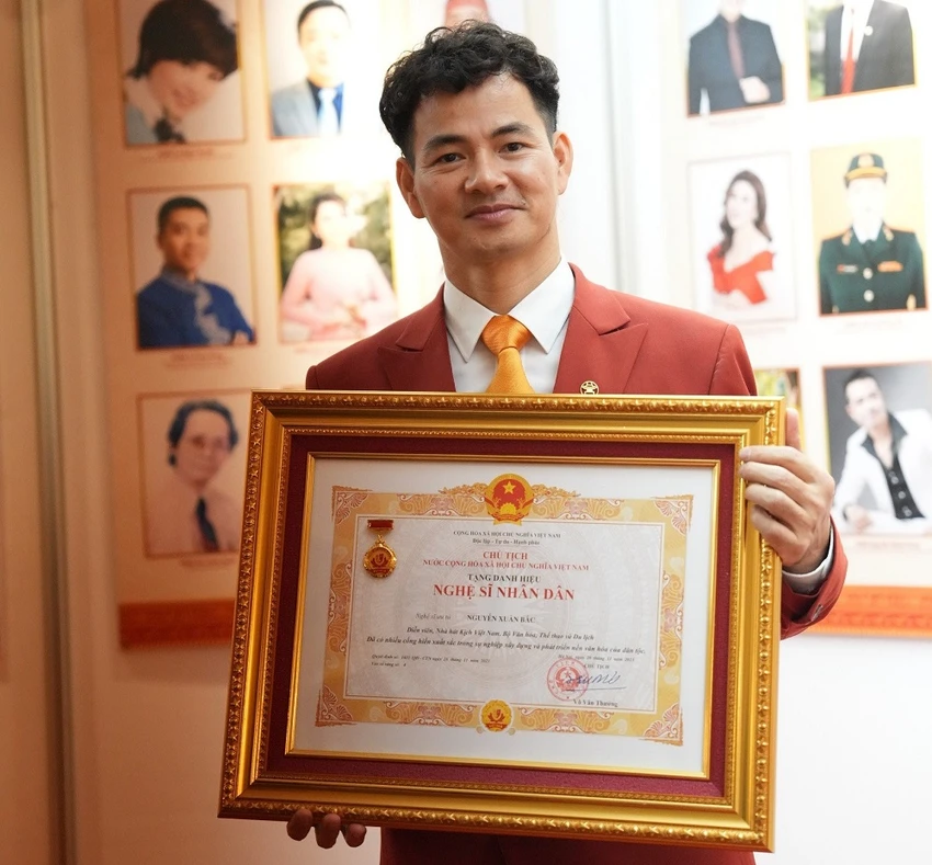 nsnd-xuan-bac-danh-hieu-la-rat-can-thiet-nhung-khong-phai-dich-den-cua-cac-nghe-si-chan-chinh.jpg