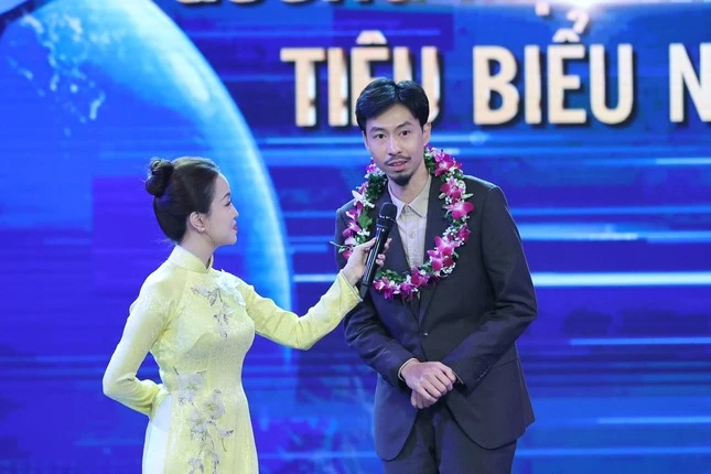 den-vau-giup-tre-em-vung-cao-de-cac-em-co-the-vao-doi-mot-cach-de-chiu-hon.jpg