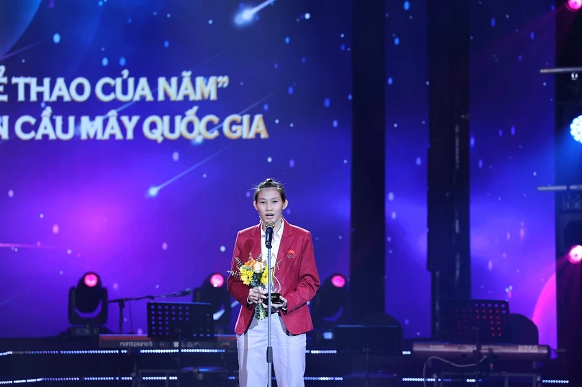 kinh-ngu-suot-ngay-cu-boi-cu-boi-va-cu-boi-gianh-giai-guong-mat-the-thao-cua-nam.JPG