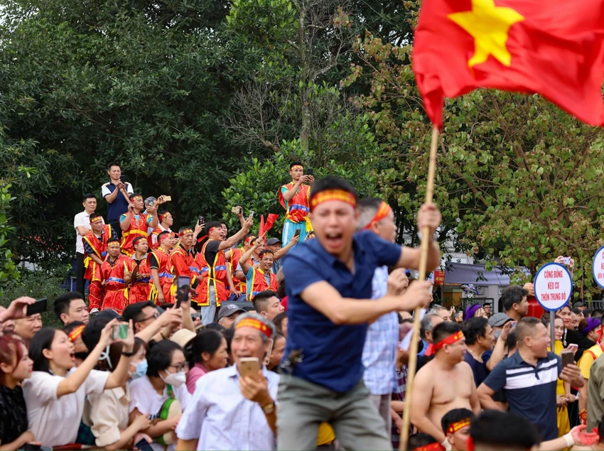 trai-trang-3-man-o-ha-noi-chan-co-chan-duoi-keo-co-ngoi-2.jpeg