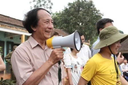 Đất và người