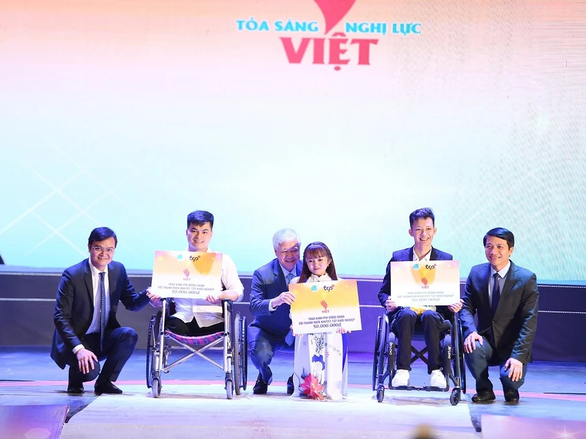 thanh niên khuyết tật