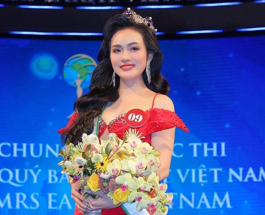 co-gai-9x-den-tu-ha-noi-tro-thanh-hoa-hau-quy-ba-trai-dat-viet-nam-2024.jpg