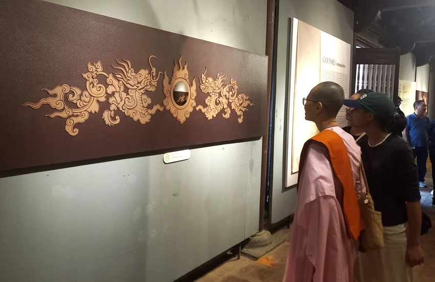 bia Tiến sĩ