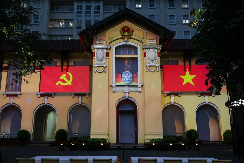 nhung-hinh-anh-trinh-chieu-phim-3d-mapping-cua-nganh-tt-t2.jpg