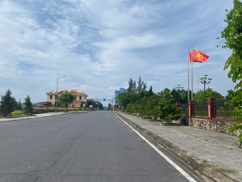 ha-noi-mua-to-sam-chop-nhieu-cay-xanh-nga-do-do-anh-huong-cua-sieu-bao-so-3-6.jpg