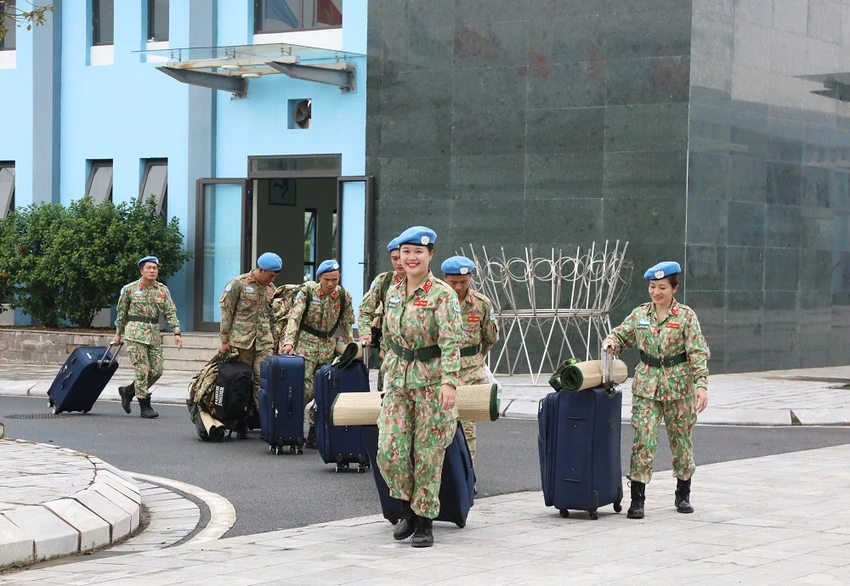 thuong-tuong-phung-si-tan-kiem-tra-cong-tac-chuan-bi-le-xuat-quan-benh-vien-da-chien-2.JPG
