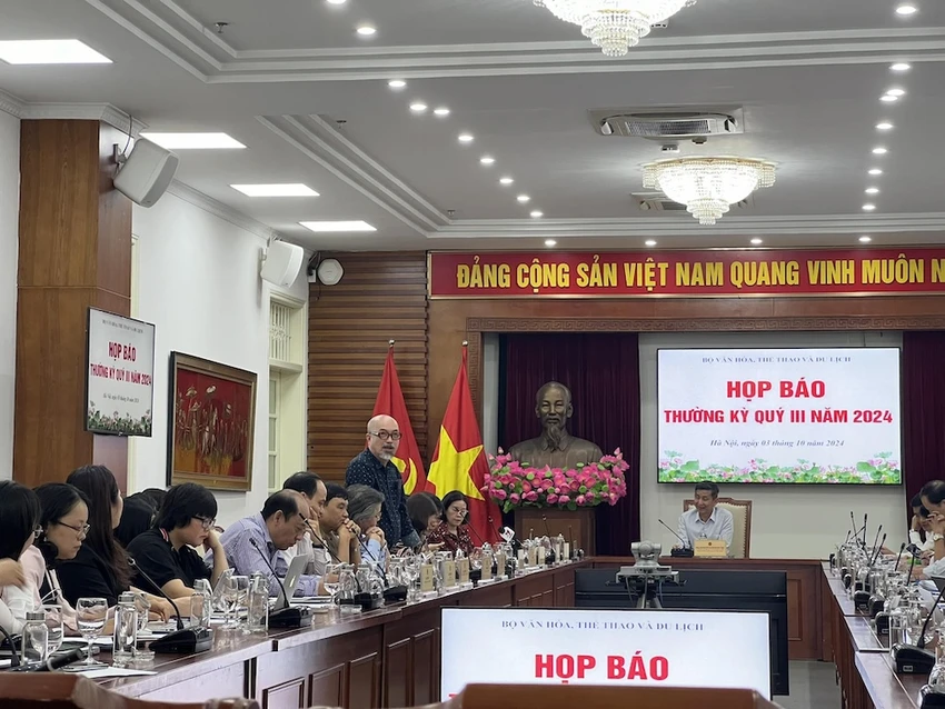 Bà già đi bụi