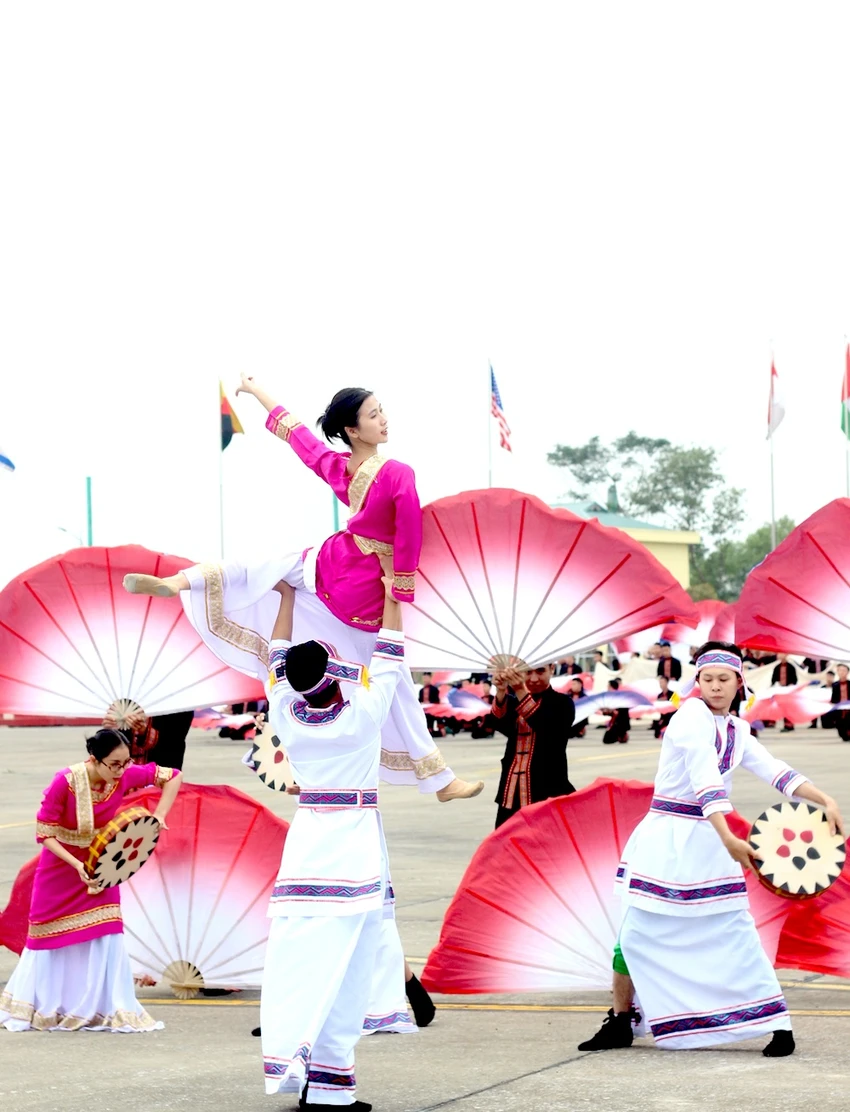 tong-duyet-khai-mac-trien-lam-quoc-phong-quoc-te-viet-nam-2024-2.JPG