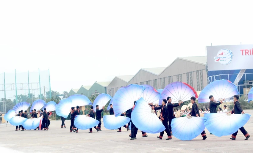 tong-duyet-khai-mac-trien-lam-quoc-phong-quoc-te-viet-nam-2024-3.JPG