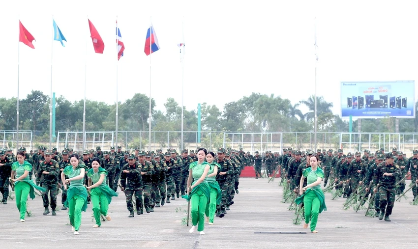 tong-duyet-khai-mac-trien-lam-quoc-phong-quoc-te-viet-nam-2024-4.JPG