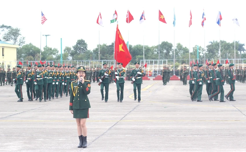 tong-duyet-khai-mac-trien-lam-quoc-phong-quoc-te-viet-nam-2024.JPG