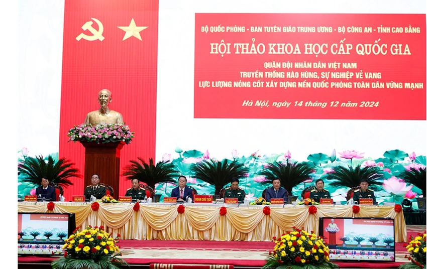 chu-tich-nuoc-luong-cuong-xay-dung-quan-doi-nhan-dan-cach-mang-chinh-quy-tinh-nhue.jpg
