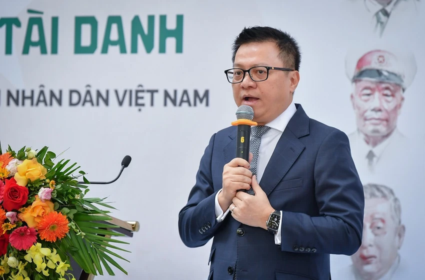 quet-ma-qr-xem-cac-tran-chien-noi-tieng-tai-trien-lam-tuong-tac-2.jpg