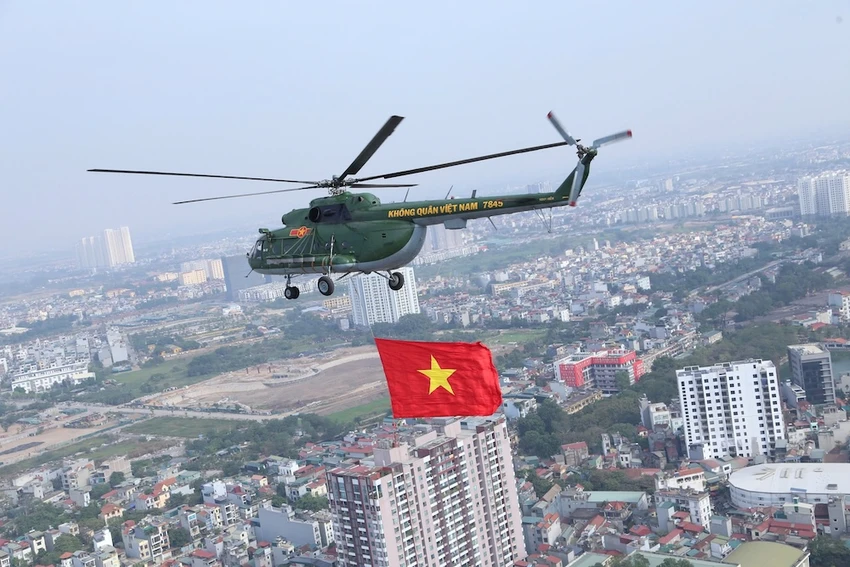 hang-ngan-nguoi-dan-day-som-vuot-ret-xem-khai-mac-trien-lam-quoc-phong-quoc-te8.jpg