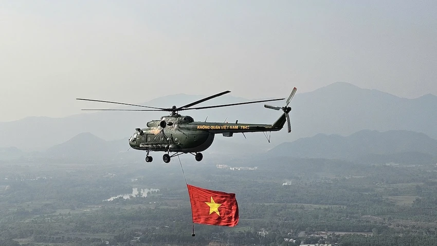 thu-tuong-chinh-phu-pham-minh-chinh-du-khai-mac-trien-lam-quoc-phong-quoc-te-viet-nam-2.jpg