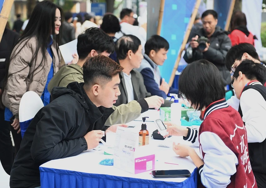 tiếp cận y tế