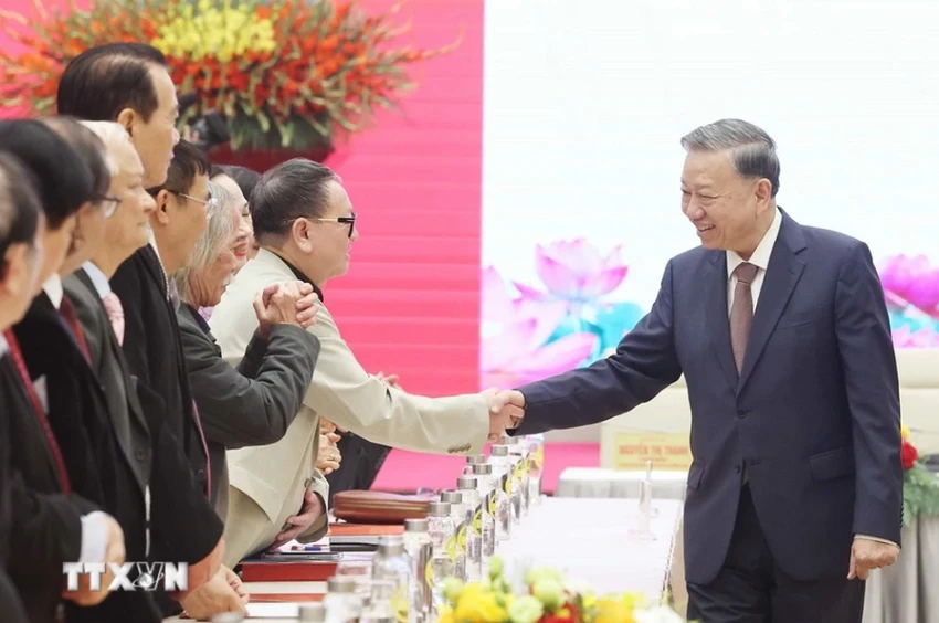 tong-bi-thu-to-lam-van-nghe-sy-phai-khong-ngung-bam-sat-nhip-song-hoi-tho-cua-nhan-dan-2.png