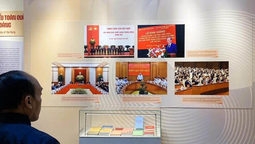 trung-bay-dang-cong-san-viet-nam-nhung-moc-son-lich-su-4.JPEG