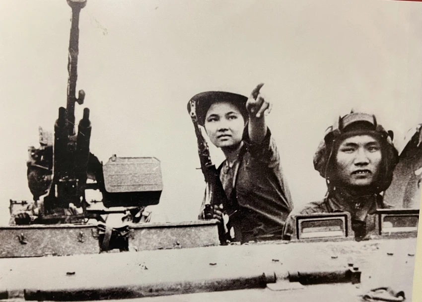 trung-bay-dang-cong-san-viet-nam-nhung-moc-son-lich-su-7.JPEG