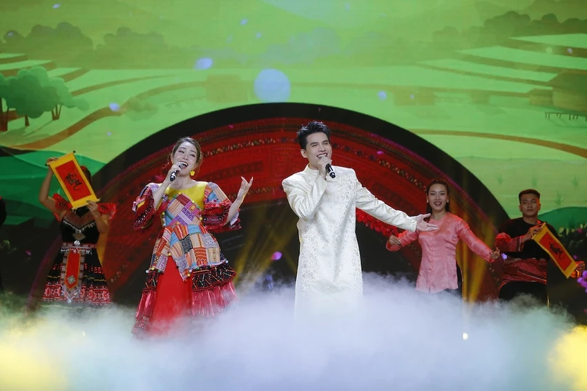 dan-dien-vien-hai-hung-hau-nam-bac-tham-gia-gala-cuoi-2025.JPG