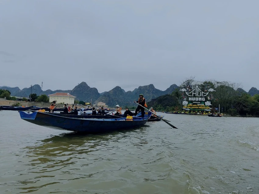 le-hoi-chua-huong-nam-2025-tich-hop-ve-thang-canh-va-ve-xuong-do-5.jpg