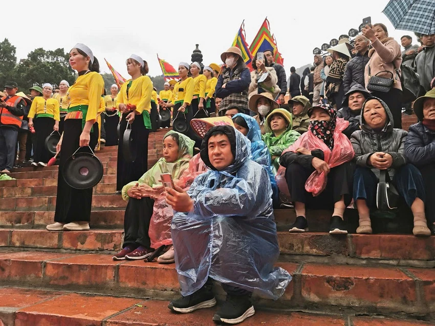le-hoi-chua-huong-nam-2025-tich-hop-ve-thang-canh-va-ve-xuong-do0.jpg