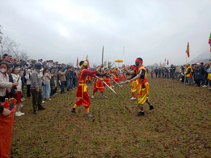 khai-hoi-le-hoi-na-nhem-le-hoi-ruoc-cua-quy-o-lang-son-4-12.jpg