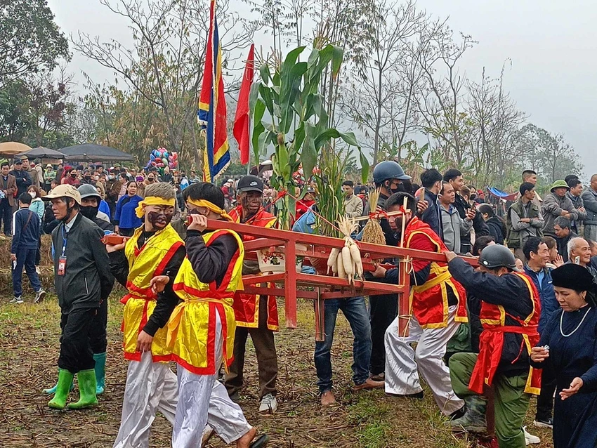 khai-hoi-le-hoi-na-nhem-le-hoi-ruoc-cua-quy-o-lang-son-7.jpg