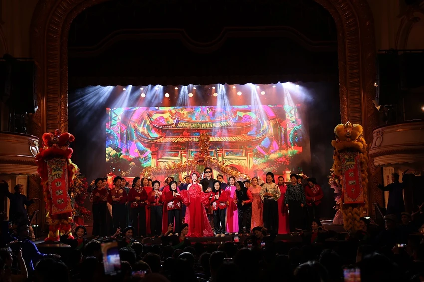 soobin-gianh-cu-an-ba-o-giai-cong-hien-hoa-minzy-keo-nguoi-dan-len-san-khau-4.JPG