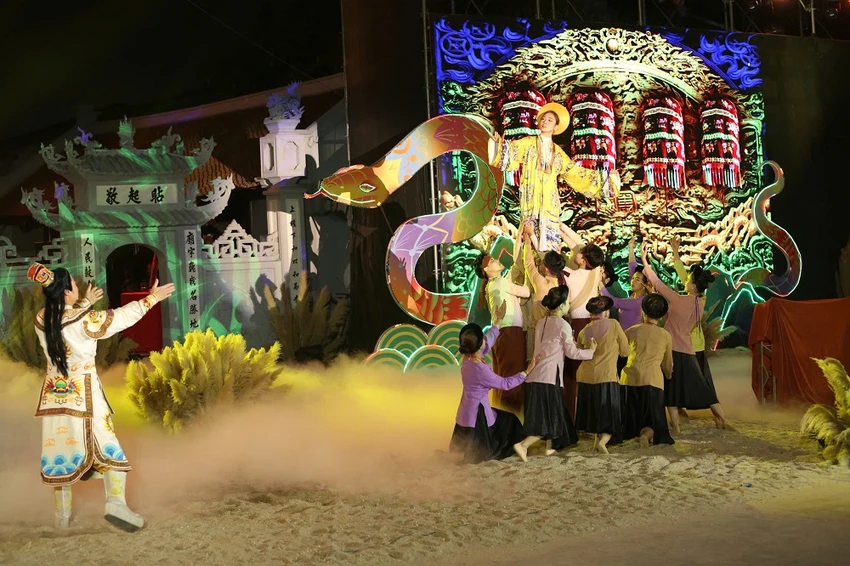 trinh-dien-nghi-le-mua-ran-lot-ket-hop-trinh-dien-3d-mapping.jpg