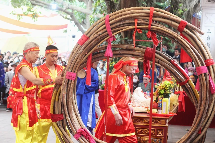 nguoi-dan-chen-chan-xem-trai-lang-o-ha-noi-coi-tran-keo-co-ngoi-6.JPG