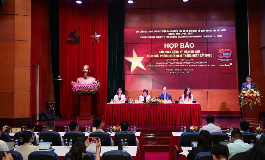 pho-chu-tich-ubnd-tp-hcm-thanh-pho-dang-rat-ron-rang-huong-ve-ngay-dai-le-2.jpg